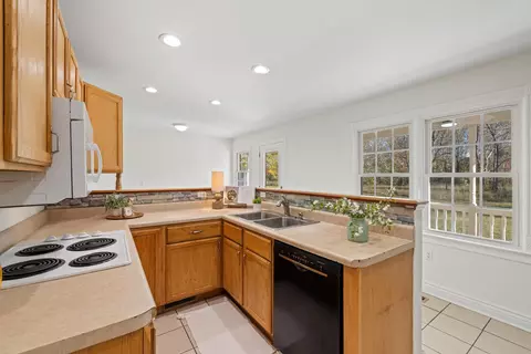 Kitchen - 57 Thomas Dr, Lyndhurst, VA 22952 photo 9 of 9