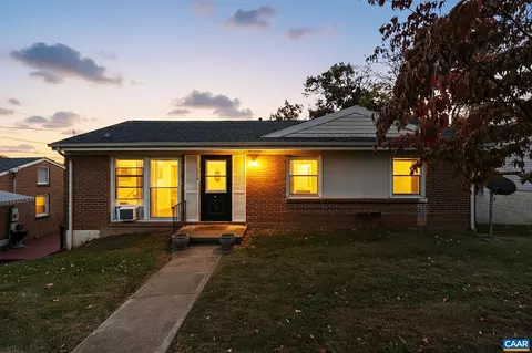 609 B St, Staunton, VA 24401