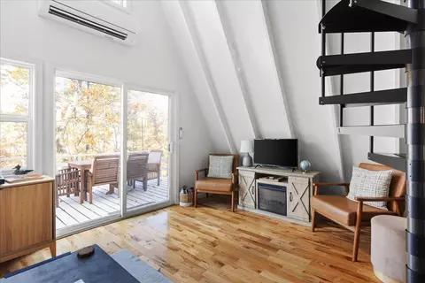 Living - 491 S Maple Rd S, Mount Jackson, VA 22842 photo 5 of 6