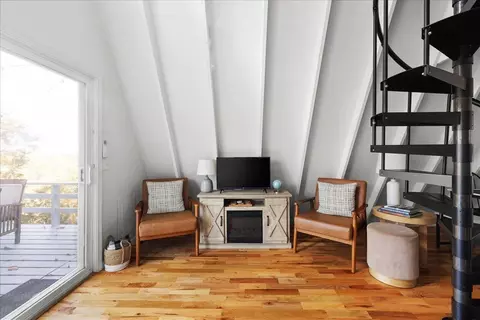 Living - 491 S Maple Rd S, Mount Jackson, VA 22842 photo 4 of 6