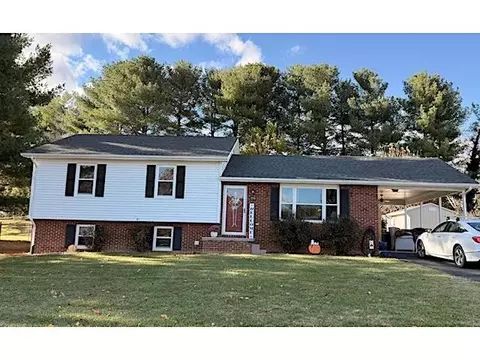 194 Cambridge Dr, Stuarts Draft, VA 24477