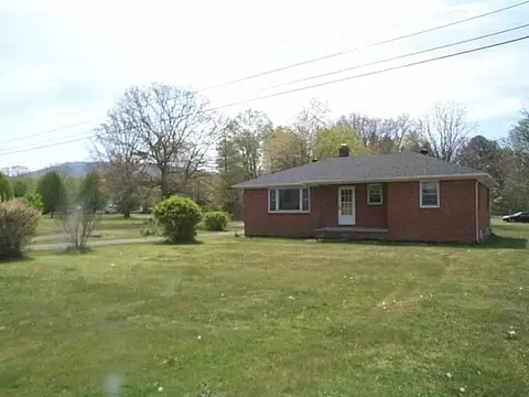 82 Crimora Station Ln, Crimora, VA 24431