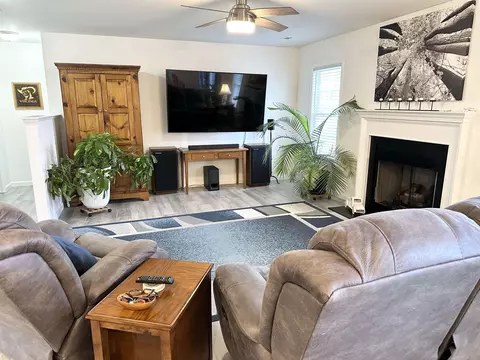Living - 51 Meriwether Cir, Stuarts Draft, VA 24477 photo 2 of 6
