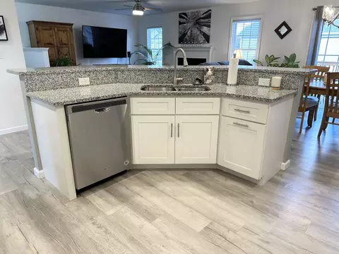 Kitchen - 51 Meriwether Cir, Stuarts Draft, VA 24477 photo 8 of 10