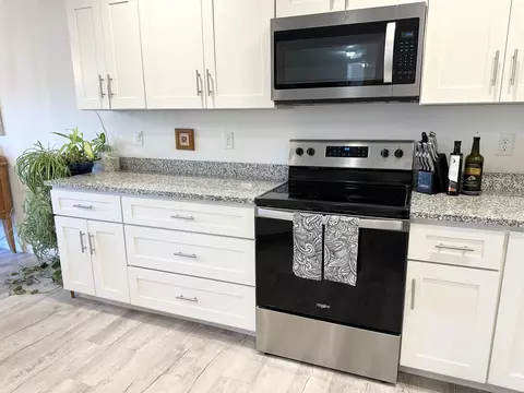 Kitchen - 51 Meriwether Cir, Stuarts Draft, VA 24477 photo 10 of 10