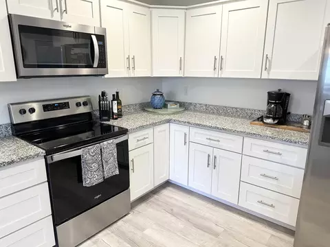 Kitchen - 51 Meriwether Cir, Stuarts Draft, VA 24477 photo 6 of 10