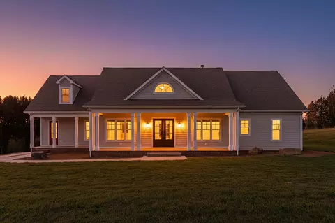 587 Jocelyn Ln, Waynesboro, VA 22980