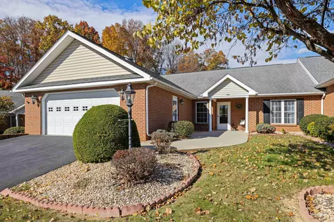 206 Red Oak Dr, Staunton, VA 24401