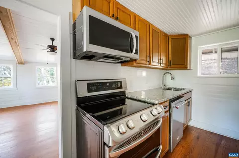 Kitchen - 2728 E Branch Loop, Roseland, VA 22967 photo 2 of 2