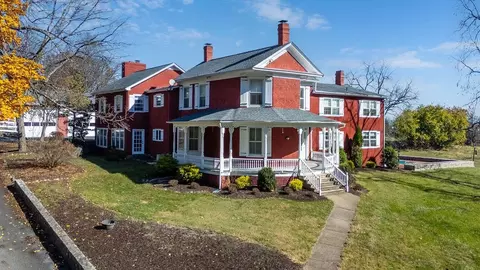 1004 E Beverley St E, Staunton, VA 24401