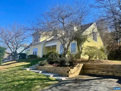 900 Locust Ln, Charlottesville, VA 22901