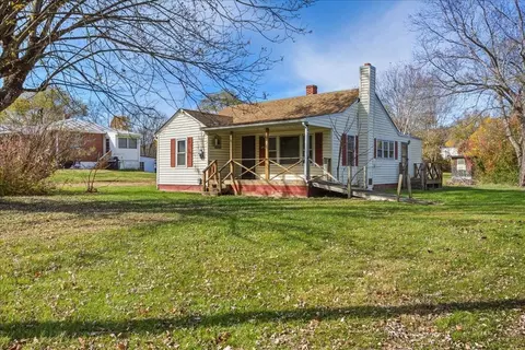 336 W Railroad Ave W, Craigsville, VA 24430