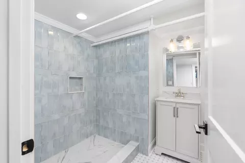Bath - 548 Pine Ave, Waynesboro, VA 22980 photo 6 of 10