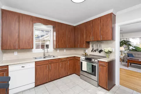 Kitchen - 548 Pine Ave, Waynesboro, VA 22980 photo 3 of 7