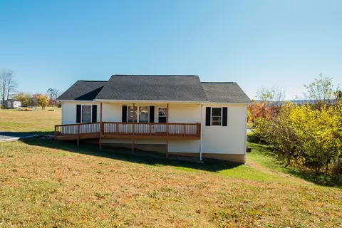 446 N Summit Ave N, Woodstock, VA 22664