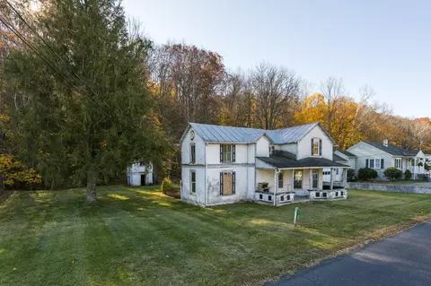 165 W Railroad Ave, Craigsville, VA 24430