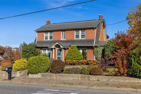 705 Richmond Ave, Staunton, VA 24401