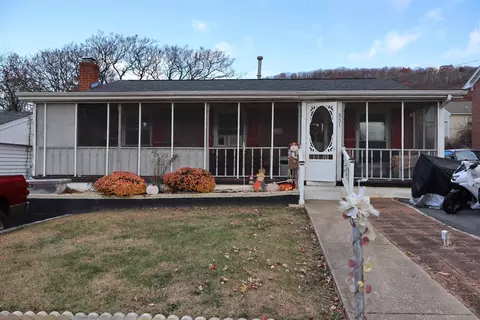351 Campbell St, Staunton, VA 24401