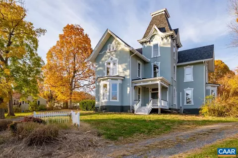 811 Westover Dr, Staunton, VA 24401