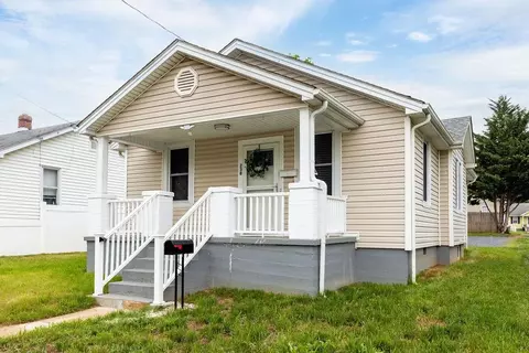 238 N Charlotte Ave N, Waynesboro, VA 22980