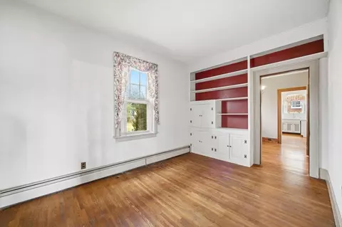 Living - 645 Maple Ave, Waynesboro, VA 22980 photo 3 of 3
