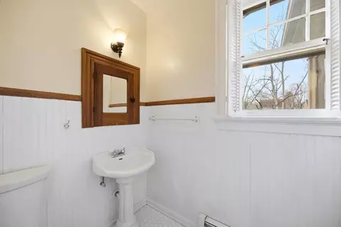 Bath - 645 Maple Ave, Waynesboro, VA 22980 photo 2 of 3