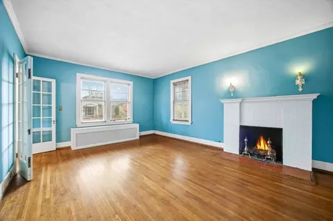 Living - 645 Maple Ave, Waynesboro, VA 22980 photo 2 of 3