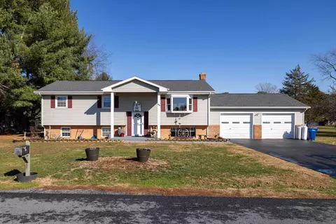 808 11th St, Grottoes, VA 24441
