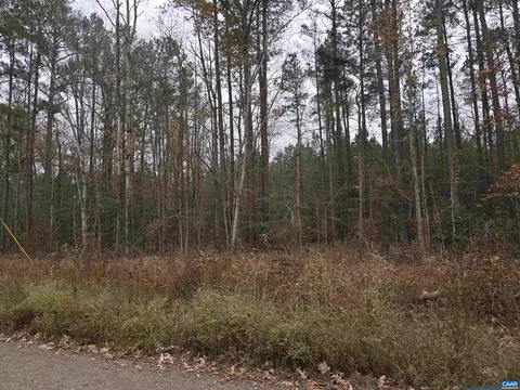 16 Evergreen Dr, Colonial Beach, VA 22443