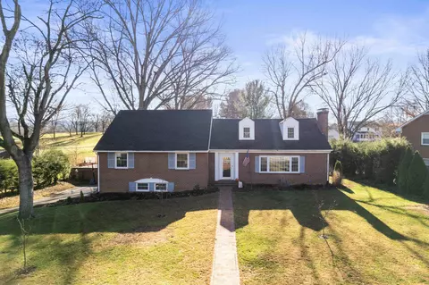 1220 Chatham Rd, Waynesboro, VA 22980