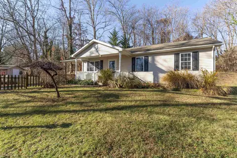 444 Peach St, Staunton, VA 24401