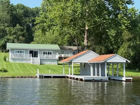 1382 S Lakeshore Dr S, Louisa, VA 23093