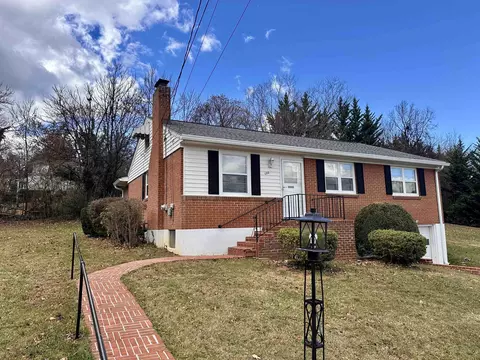 100 Harper Ct, Staunton, VA 24401