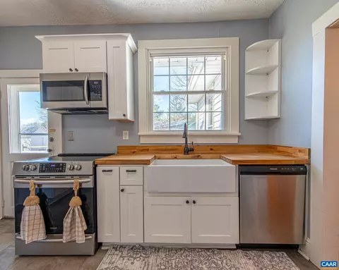 Kitchen - 22 Quarter Ln, Buckingham, VA 23921 photo 2 of 4