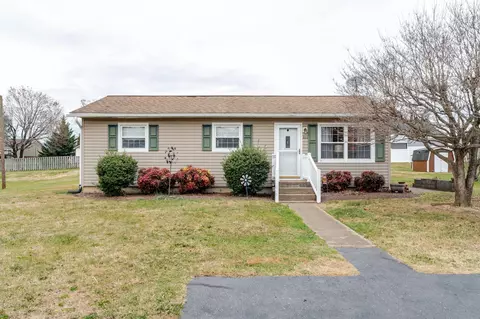 322 W Summit Ave W, Elkton, VA 22827