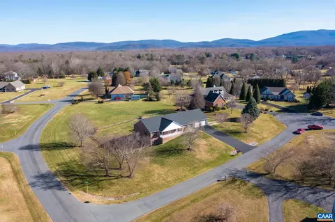 16 Queens Ct, Stuarts Draft, VA 24477