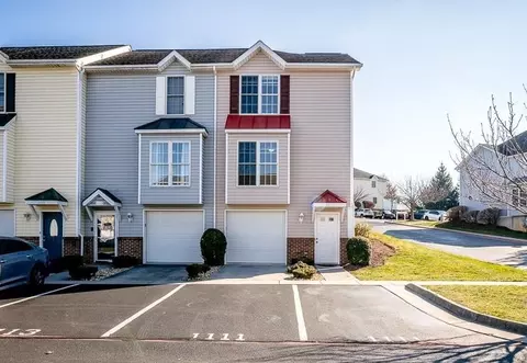 1111 Patrick Henry Pl, Harrisonburg, VA 22802