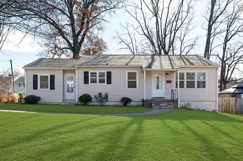 842 Maple Ave, Waynesboro, VA 22980