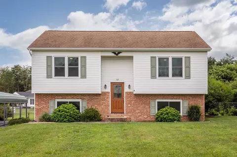 37 Auburn Dr, Grottoes, VA 24441