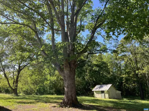 2812 Secretarys Rd, Scottsville, VA 24590