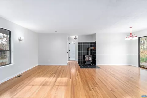 Living - 23 Stonewall Rd, Palmyra, VA 22963 photo 6 of 8