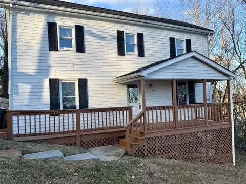 1127 W Johnson St W, Staunton, VA 24401