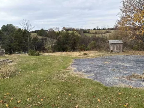 382 Sangers Ln, Staunton, VA 24401
