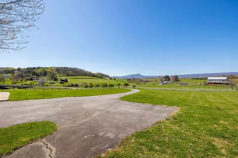 Exterior - 2834 Brownsburg Tpke, Raphine, VA 24472 photo 10 of 18