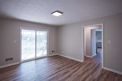 Living - 2834 Brownsburg Tpke, Raphine, VA 24472 photo 4 of 7