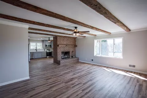 Living - 2834 Brownsburg Tpke, Raphine, VA 24472 photo 3 of 7
