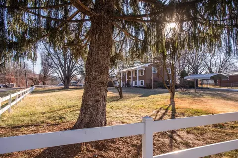 12 Essex Rd, Grottoes, VA 24441