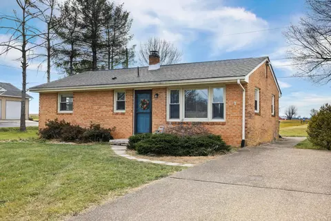 19 Pleasant Valley Dr, Weyers Cave, VA 24486