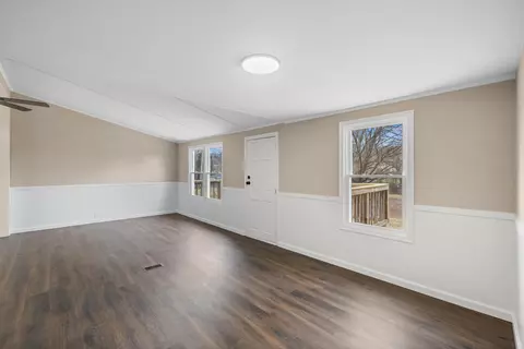 Living - 41 Pine Hill Ln, Stuarts Draft, VA 24477 photo 2 of 6