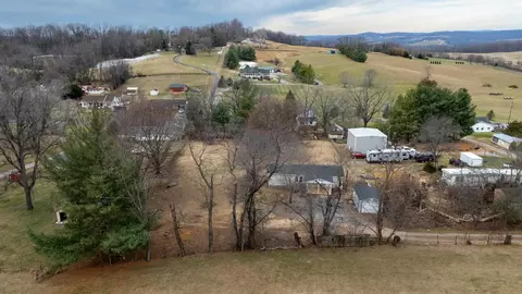 View/Area - 41 Pine Hill Ln, Stuarts Draft, VA 24477 photo 6 of 6